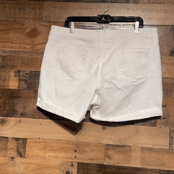 Apt. 9 White denim rolled up shorts high  rise  size 18 - Picture 5 of 9